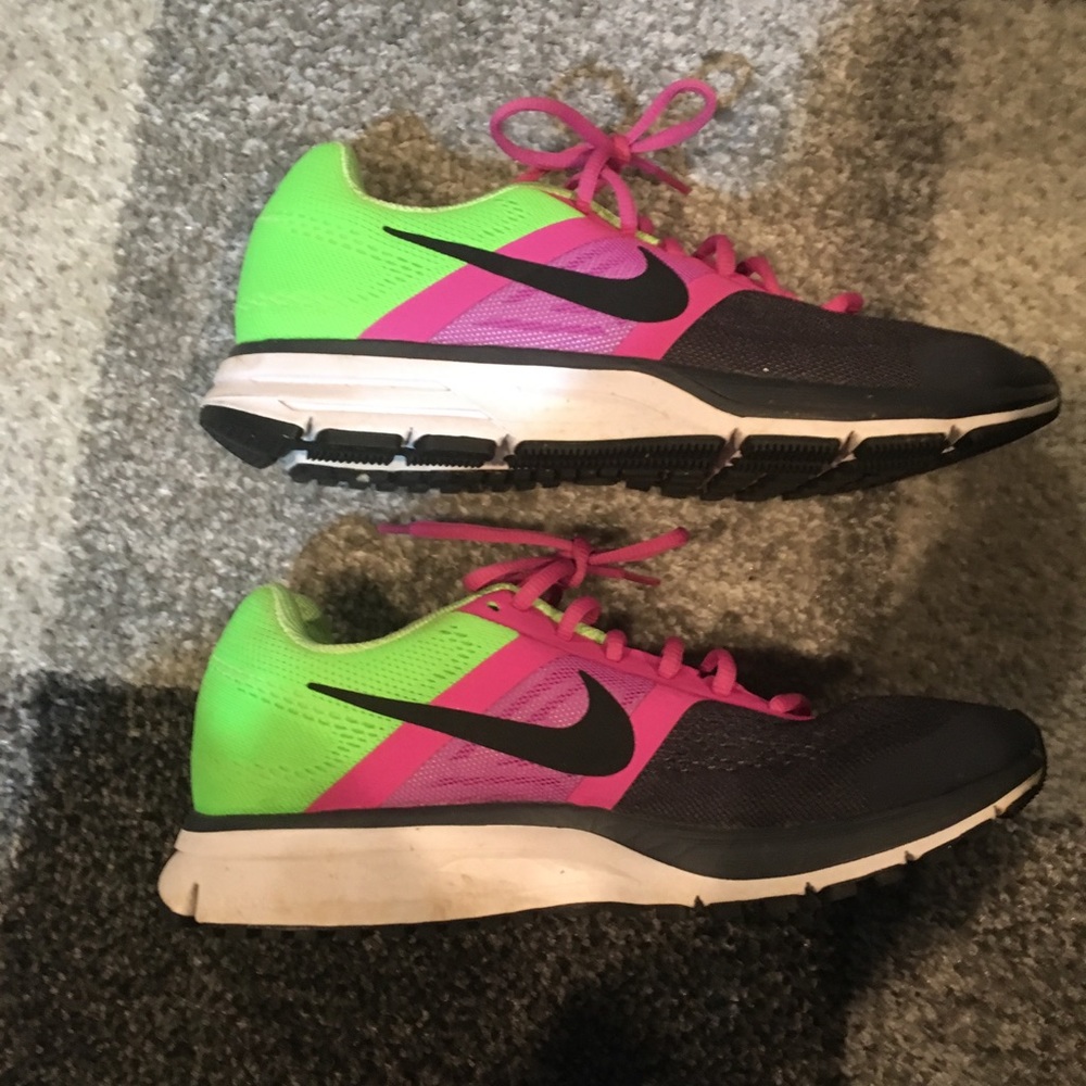 Nike - Picture 4 of 5